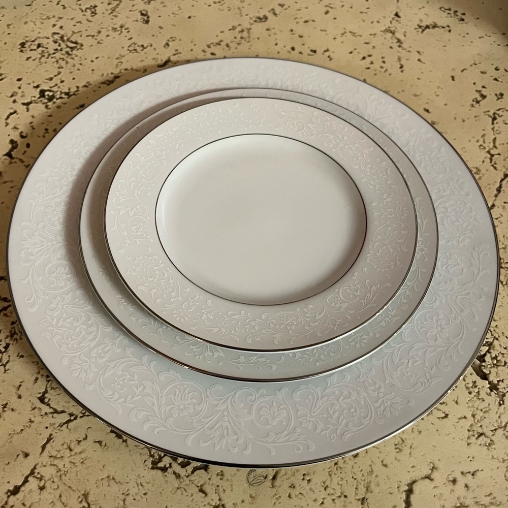 Sango Fine China Fresco 3540 dinner plates